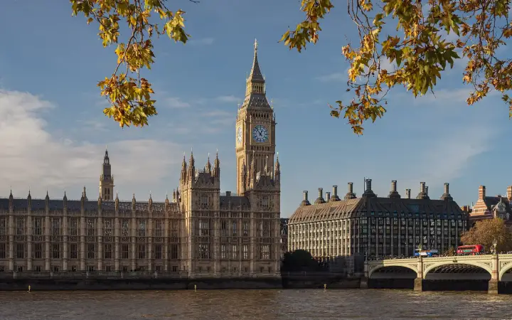 London-Luton – Blick auf den Palace of Westminster
